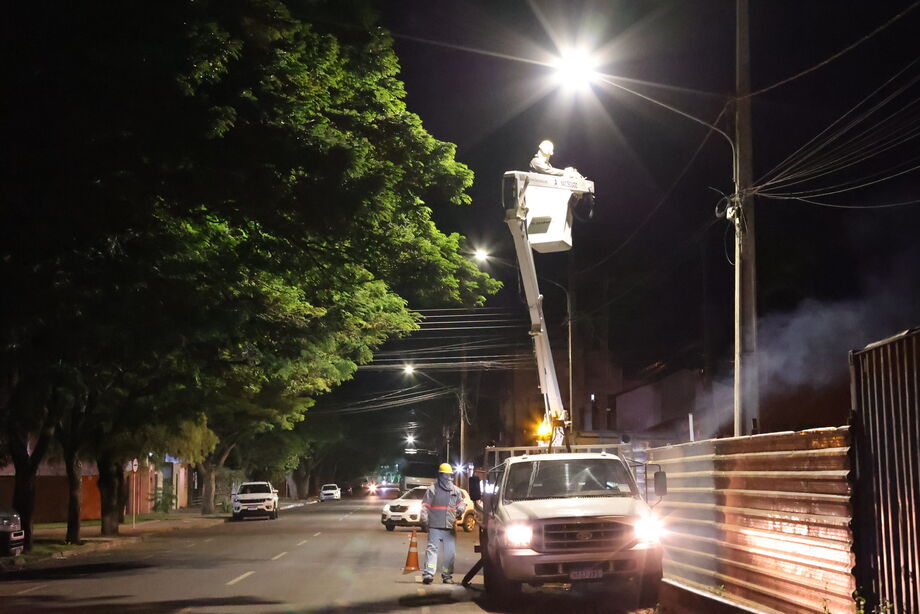 Mais de 4 mil lâmpadas de LED já foram instaladas em ruas e avenidas de Dourados em 2025
