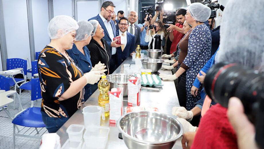 Capacitação é resultado de uma parceria entre o presidente da Fiems Sergio Longen e o presidente da Câmara, Papy. Programa de qualificação inicia entrega de certificados para quase 450 formandos em Campo Grande