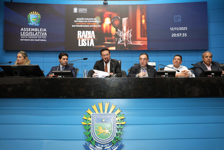 Assembleia Legislativa homenageia 26 radialistas com a Comenda Antonio Tonanni em sessão marcada por emoção e memória.