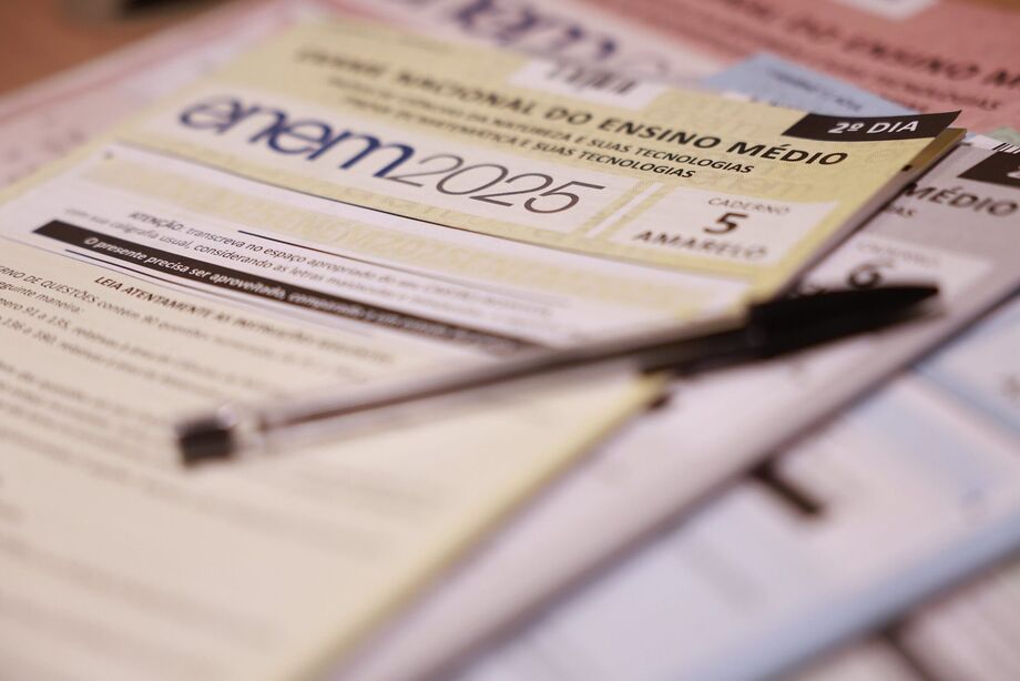 Segundo dia de provas do Enem 2025 teve questões de matemática e ciências da natureza.