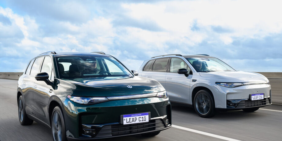 SUV Leapmotor C10 chega ao Brasil nas versões elétrica e híbrida, com destaque para o design moderno e tecnologia semiautônoma de condução.