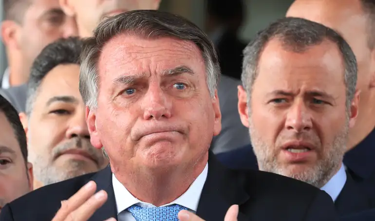Prisão preventiva de Bolsonaro gerou reações opostas no meio político e inflama o debate nacional