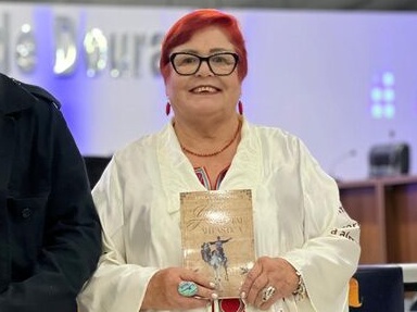 Projeto Leia MS relança Uma Viagem Fantástica, de Odila Schwingel Lange, obra que une poesia e fotografia inspiradas no Egito.