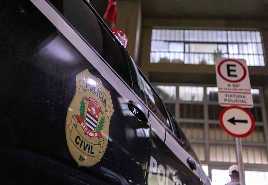 Polícia Civil afirma que furtadores e assaltantes se dirigiam ao bar, próximo à Estação da Luz, para vender aparelhos roubados