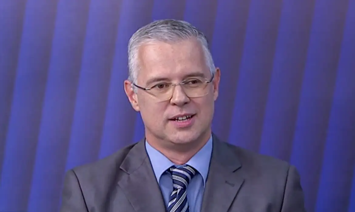 Professor da UnB diz que prisão de generais por golpe mostra amadurecimento da democracia no Brasil.