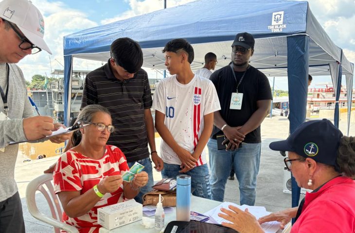 Equipe do Projeto NAVIO leva atendimento, exames e ações educativas a comunidades isoladas do Pantanal.