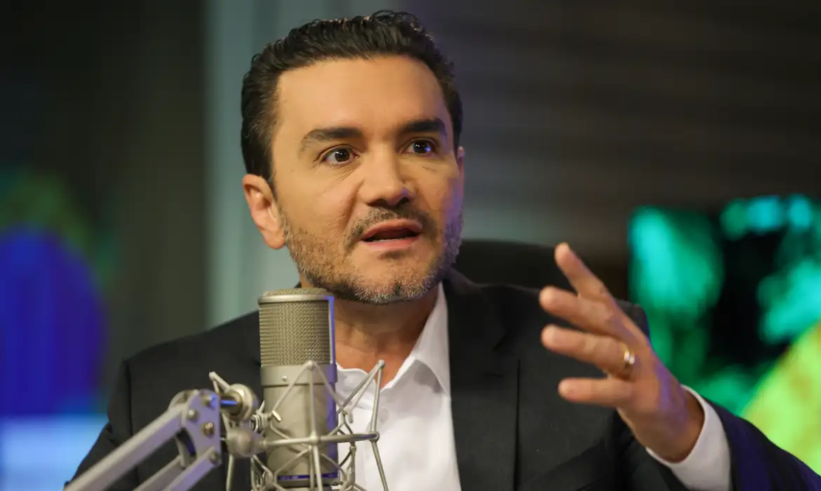 Ministro do Turismo, Celso Sabino.