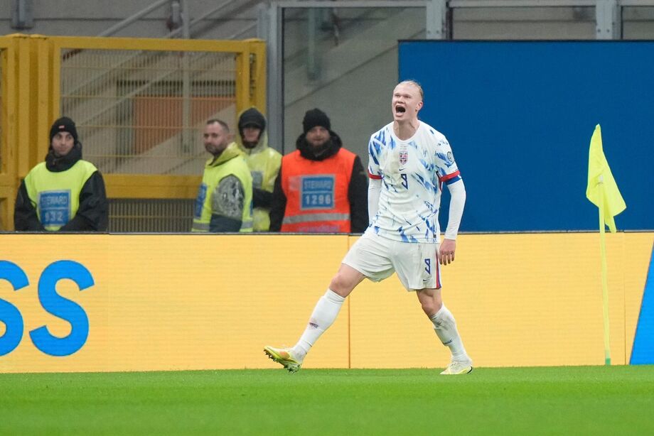 Haaland marca duas vezes em goleada da Noruega sobre a Itália. Seleção nórdica não disputa uma Copa do Mundo desde 1998.
