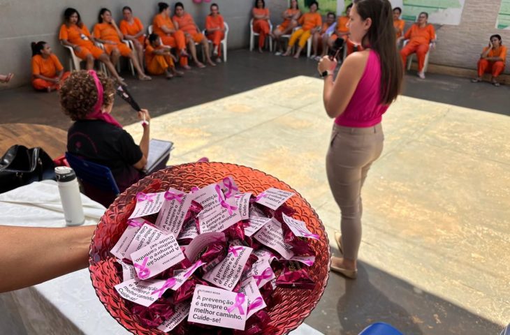 Internas de Rio Brilhante participam de ação do Outubro Rosa com foco na prevenção e autocuidado.
