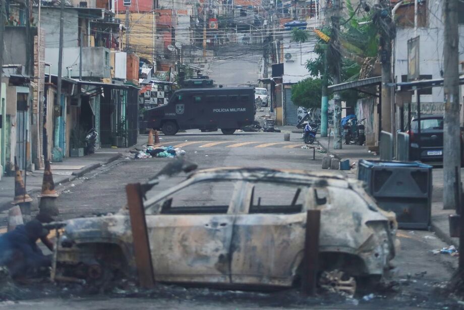 Cenário de guerra em meio à megaoperação contra o crime organizado no Rio, a mais letal da história do Estado