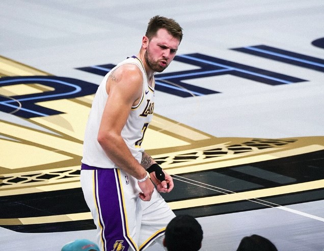 Luka Doncic brilha mais uma vez e lidera os Lakers com 44 pontos na vitória sobre os Grizzlies