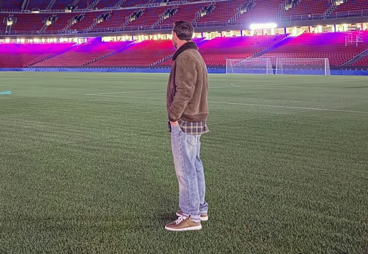 Messi visita o Camp Nou e emociona torcedores ao lembrar da trajetória com a camisa do Barcelona