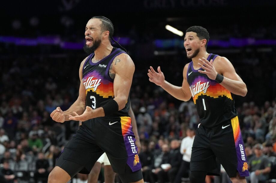 Dillon Brooks e Devin Booker comemoram vitória do Phoenix Suns na NBA