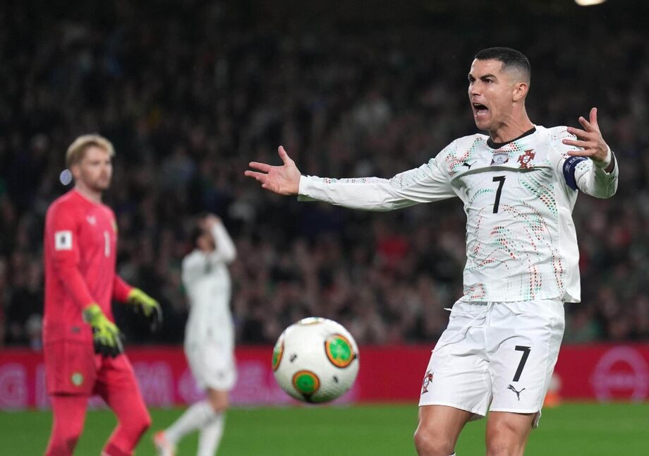 Cristiano Ronaldo foi expulso em partida contra a Irlanda pelas Eliminatórias da Copa