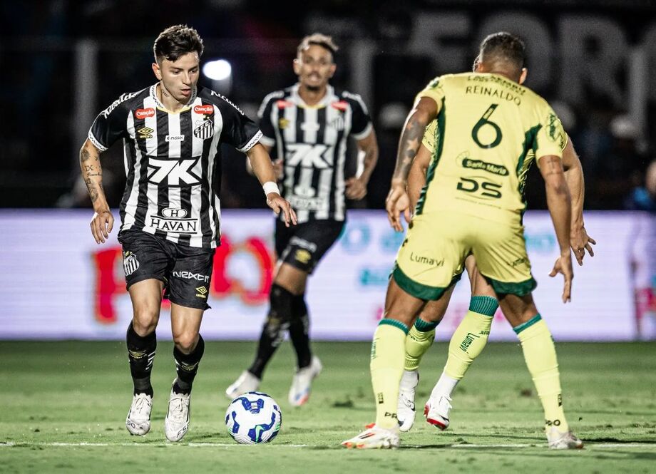 Com ingressos esgotados, Vila Belmiro promete clima decisivo na luta do Santos contra o rebaixamento