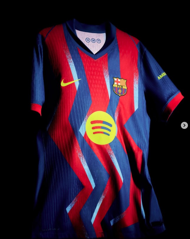 Barcelona lança nova camisa homenageando os 20 anos de uma vitória épica contra seu maior rival