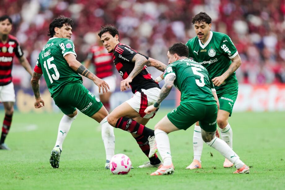 Pedro é dúvida para a final da Libertadores após nova lesão muscular no Flamengo