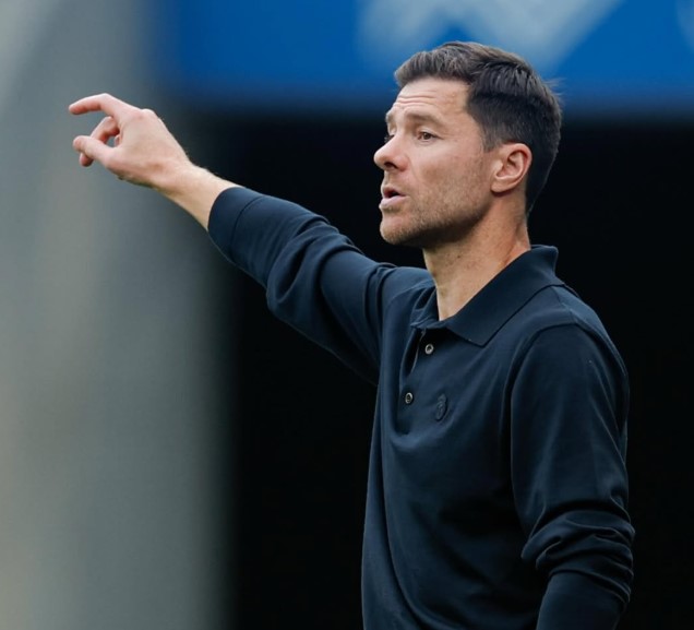 Brasileiros do Real Madrid estariam entre os jogadores insatisfeitos com Xabi Alonso, diz imprensa espanhola