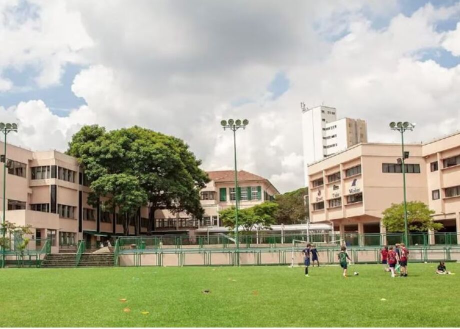 Escola de elite britânica expulsou alunos que acessaram provas antecipadamente