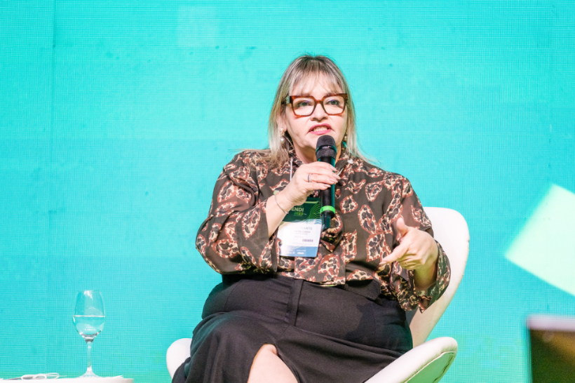 Rosimeire Costa durante participação no painel sobre modernização tarifária, em evento da Aneel, em Brasília.