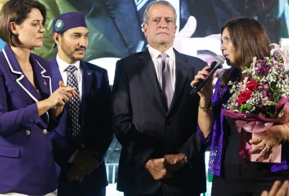 Bia Kicis lança pré-candidatura ao Senado pelo Distrito Federal com apoio da família Bolsonaro.