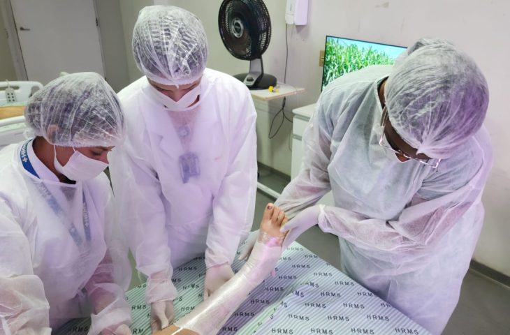 HRMS realiza evento voltado à prevenção de lesões por pressão com palestras e demonstrações práticas para profissionais da saúde.