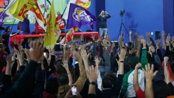 Assembleia de trabalhadores: Brasil registra 812 mil novas filiações sindicais em 2024, segundo IBGE.