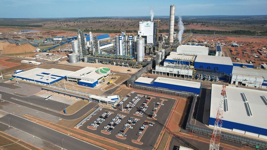Vista aérea da unidade da Suzano em Mato Grosso do Sul, uma das maiores plantas industriais de celulose do mundo, em operação na região centro-oeste do Brasil.