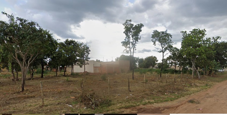 Terreno baldio na Rua Barbacena, no Jardim Noroeste, onde os irmãos foram encontrados dormindo pela polícia.