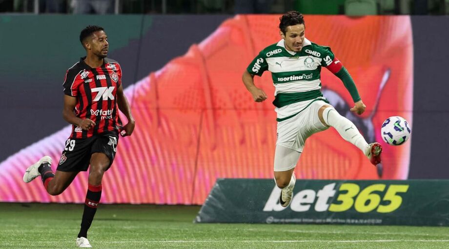 Palmeiras empatou sem gols com o Vitória em casa.