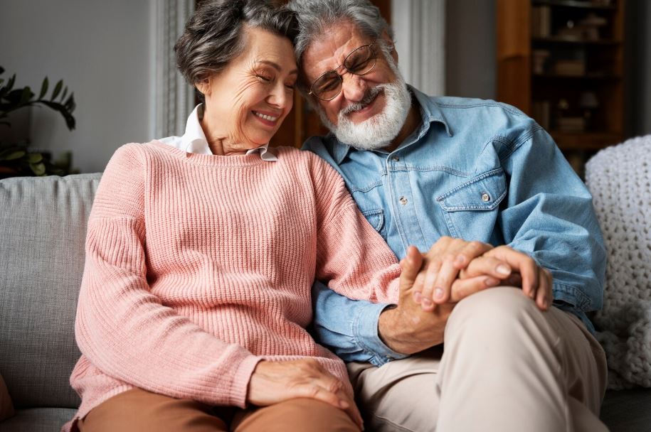 Expectativa de vida no Brasil alcança 76,6 anos em 2024, mas país ainda está distante de padrões de países desenvolvidos.