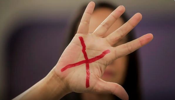 Estudo da OMS detalha que taxas de violência contra mulheres seguem praticamente inalteradas desde 2000.