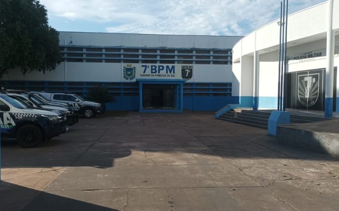 Polícia Militar de Aquidauana atendeu a ocorrência na região central da cidade, onde morador foi encontrado ferido após tentativa de suicídio.