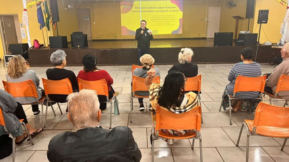 Procon realiza ação educativa para prevenir fraudes financeiras em comunidades de Campo Grande