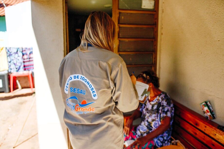 Equipes da Secretaria Municipal de Saúde realizam ações de combate ao Aedes aegypti em Campo Grande;