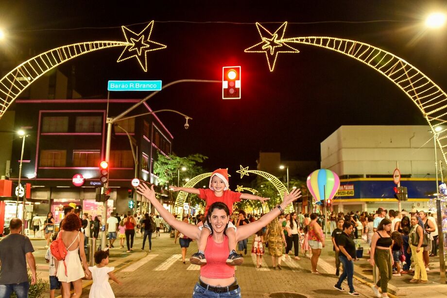 Praça Ary Coelho será palco principal do Natal dos Sonhos 2025, com shows e atrações gratuitas.