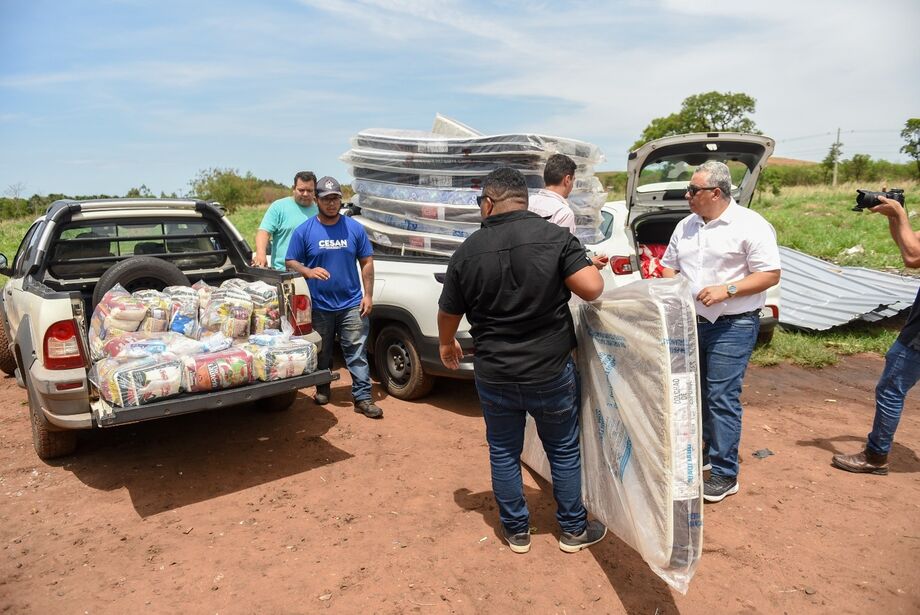 Famílias das comunidades Esperança e Cidade dos Anjos receberam apoio emergencial da Prefeitura após temporal em Campo Grande.