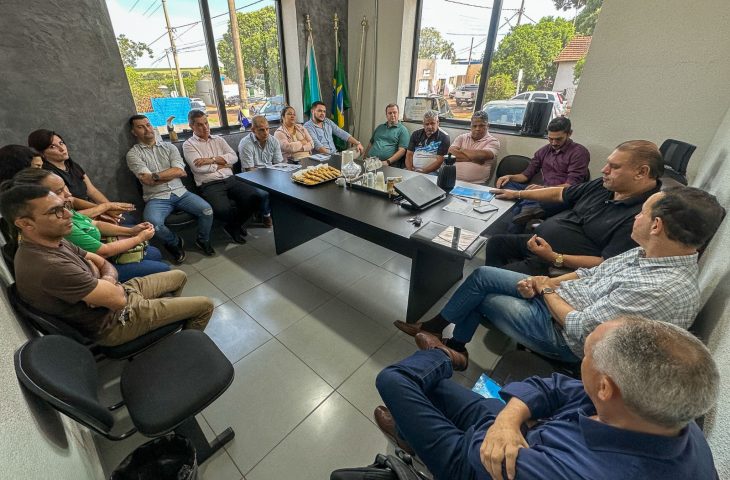 Casa Civil define estratégias com prefeitos de Bandeirantes e Jaraguari para acelerar obras do programa MS Ativo Municipalismo.