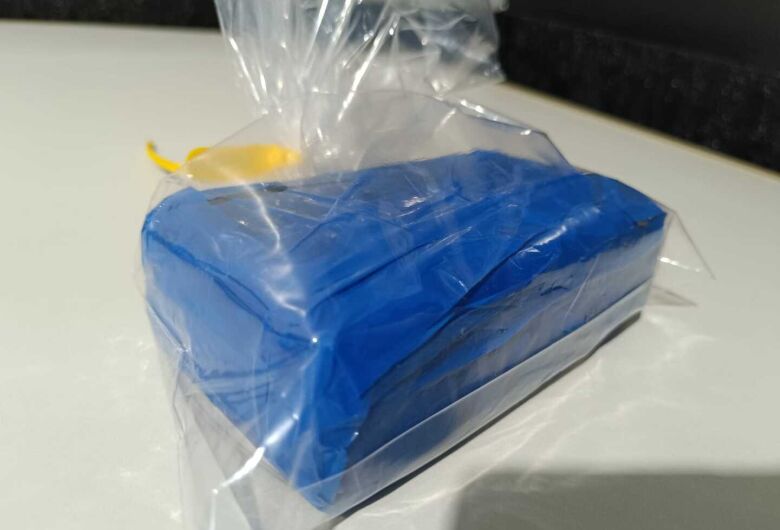 Policiais penais localizaram tablete de maconha escondido em banheiro do pavilhão C, em Dourados