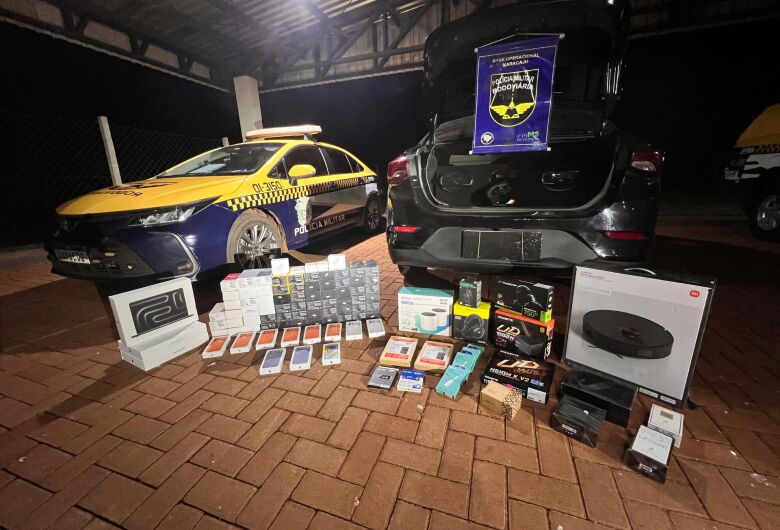 Polícia Rodoviária encontrou compartimento oculto em veículo com carga contrabandeada avaliada em R$ 453 mil.