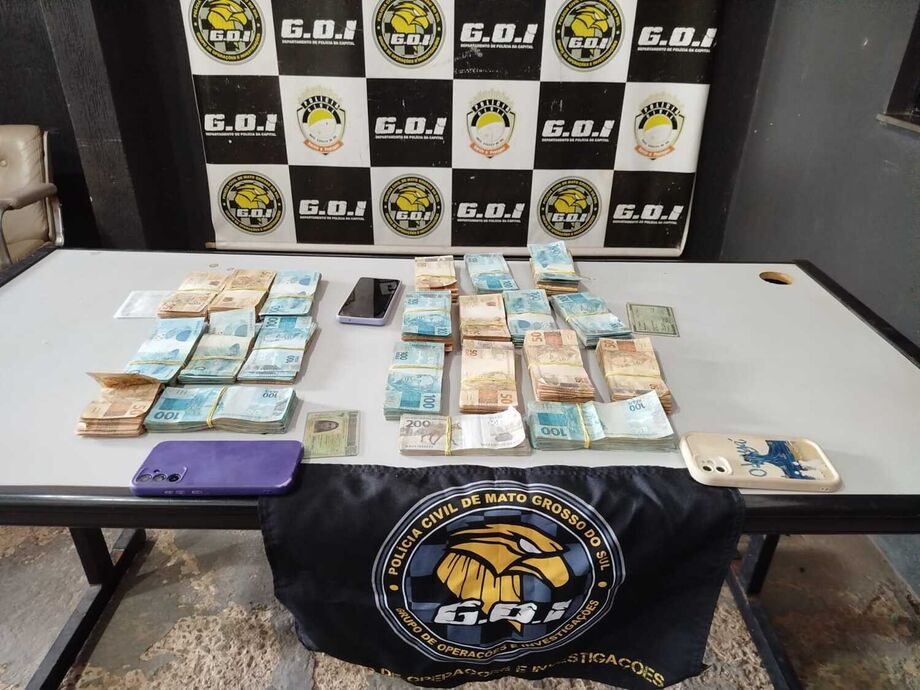 Dinheiro recuperado pela Polícia Civil em Campo Grande após furto no Parque dos Laranjais