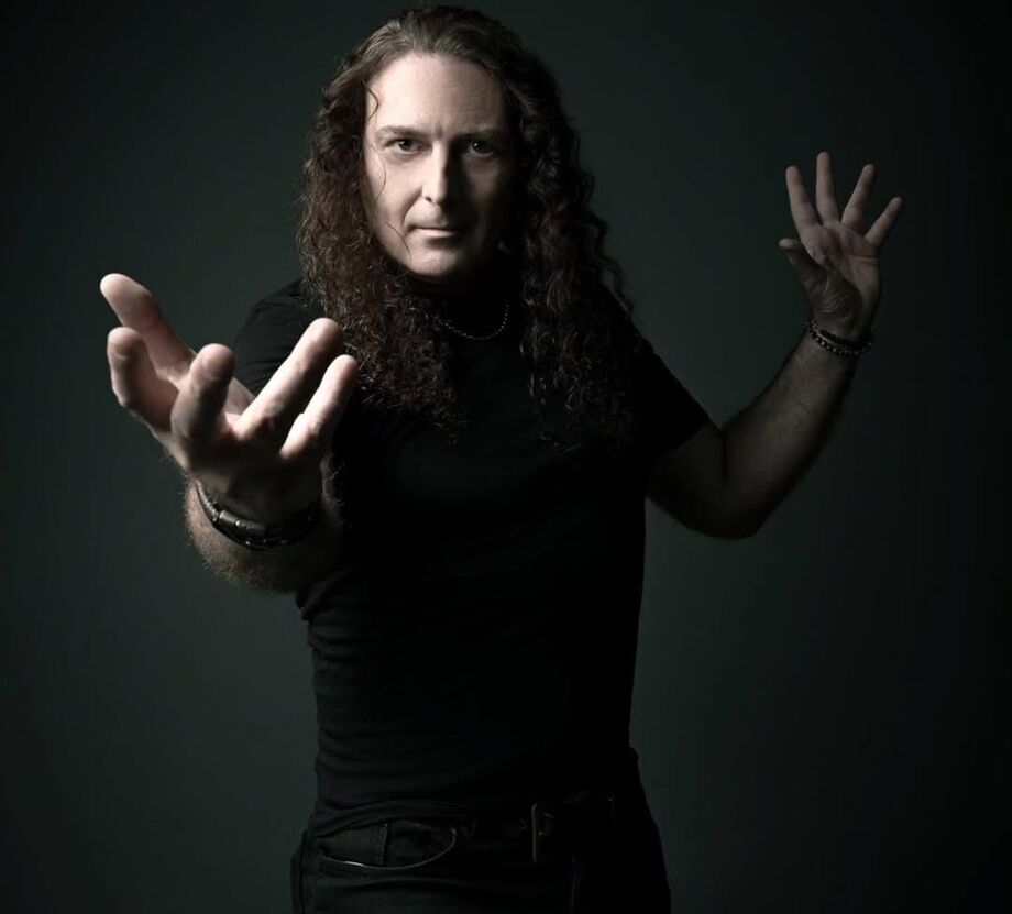 Fabio Lione, vocalista italiano deixa a banda após 13 anos de trajetória