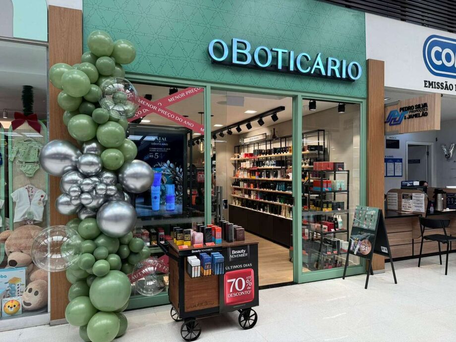 O Boticário reabre loja no Jardim dos Estados com novo modelo, ambiente modernizado e atendimento por terminais móveis.