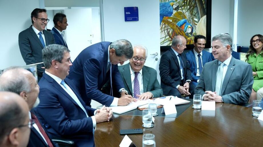 Sergio de Paula é empossado como novo conselheiro do TCE-MS em sessão solene nesta quarta-feira (19).