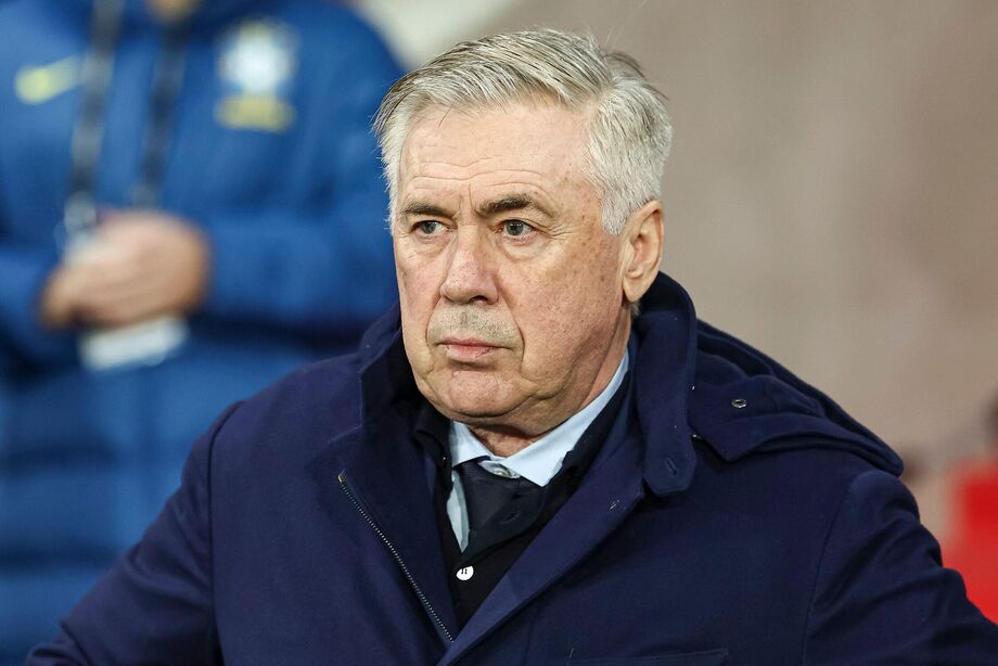 Carlo Ancelotti durante o empate entre Brasil e Tunísia na França.