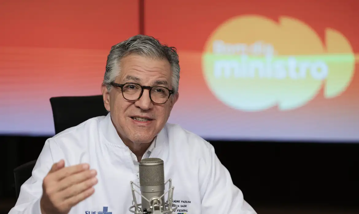Ministro da Saúde, Alexandre Padilha, defende uso do Enamed como critério para exercício da medicina.