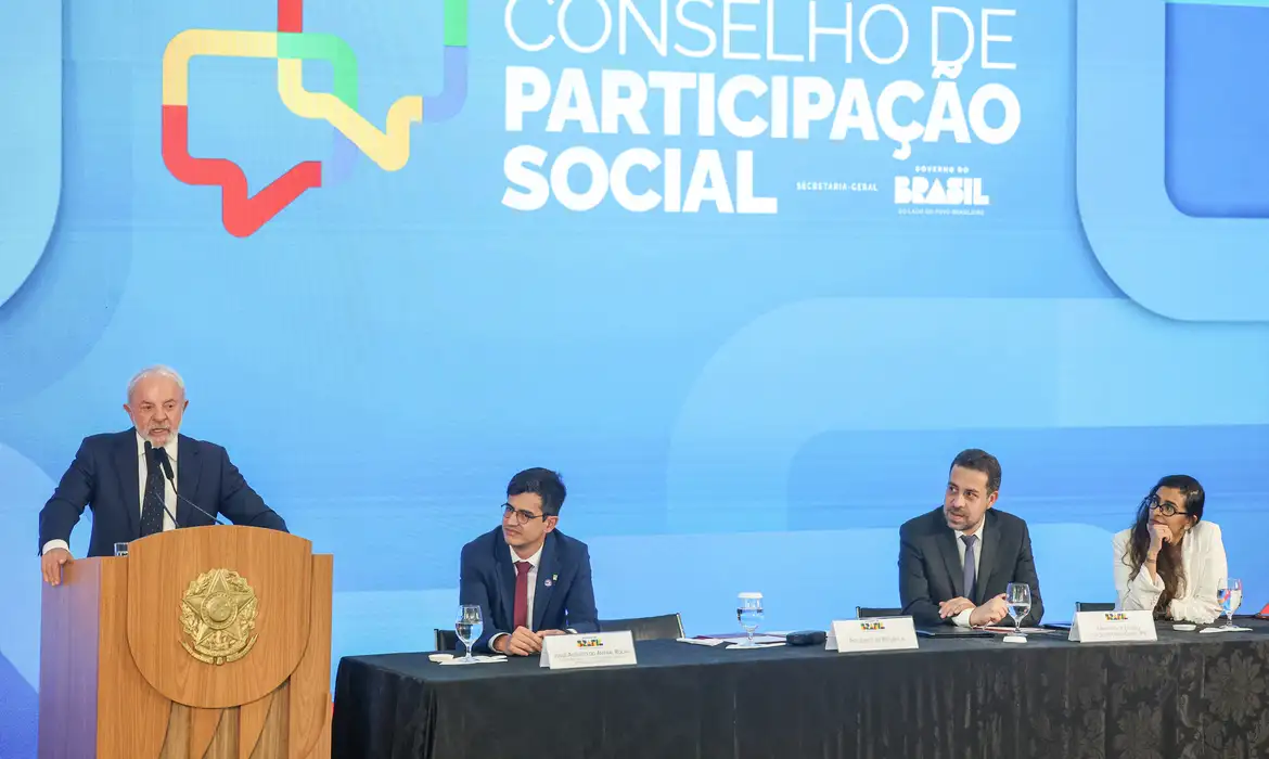 Lula diz que combate à violência contra a mulher deve ser prioridade e pauta dos homens.