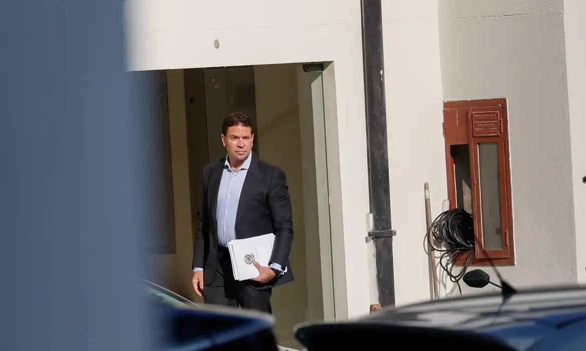 Ministério da Justiça encaminhou ao Itamaraty pedido de extradição de Alexandre Ramagem, foragido nos EUA.