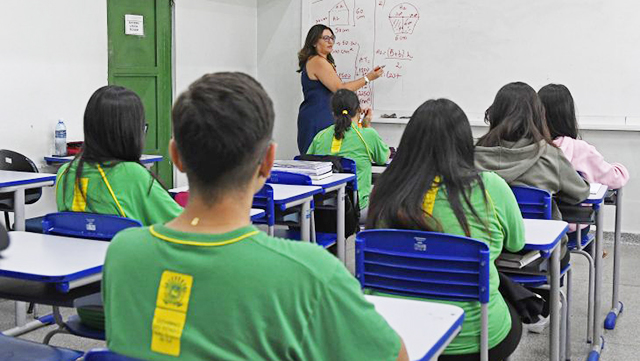 Programa Bolsa Mais Professores oferece bolsas de especialização a docentes da rede estadual de ensino de Mato Grosso do Sul.