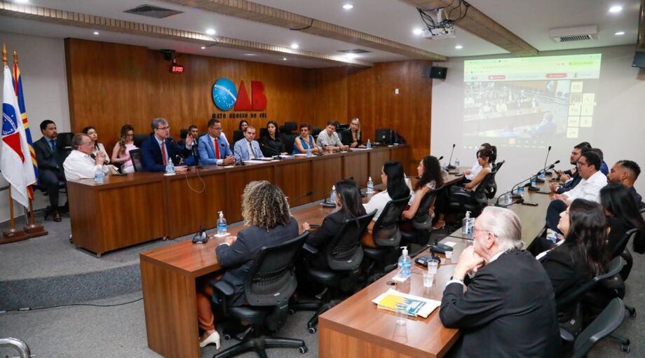 Plenário da OABMS recebe advogados e autoridades para celebrar o Dia do Advogado Criminalista com palestra de Irajá Messias.
